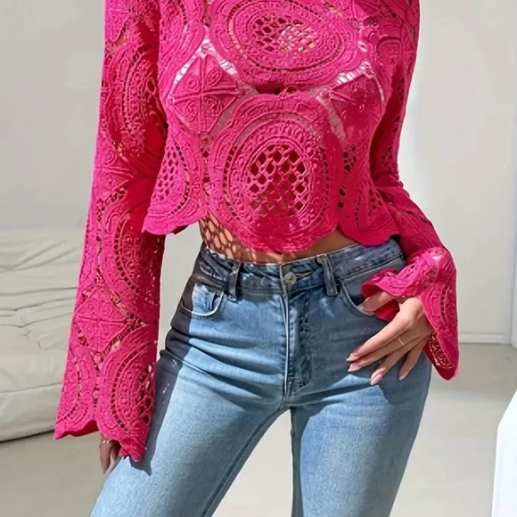 Pink Cropped Graphic Blouse with Long Sleeves - Picture 3 of 4